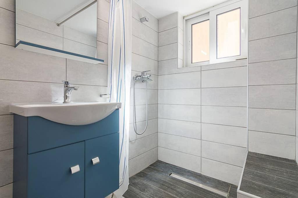 Cozy Flat With 1 Bedroom Next To Metro Station Athen Exterior foto