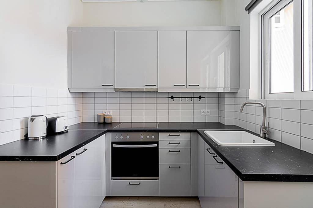 Cozy Flat With 1 Bedroom Next To Metro Station Athen Exterior foto