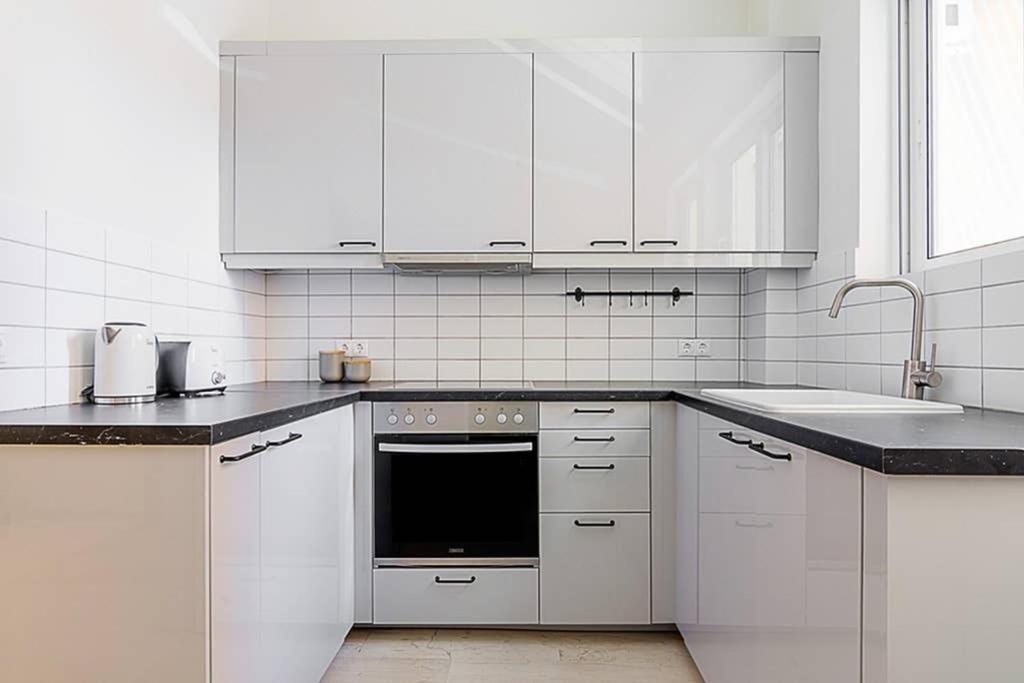 Cozy Flat With 1 Bedroom Next To Metro Station Athen Exterior foto