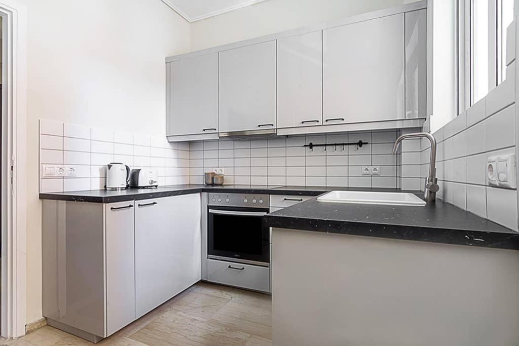Cozy Flat With 1 Bedroom Next To Metro Station Athen Exterior foto